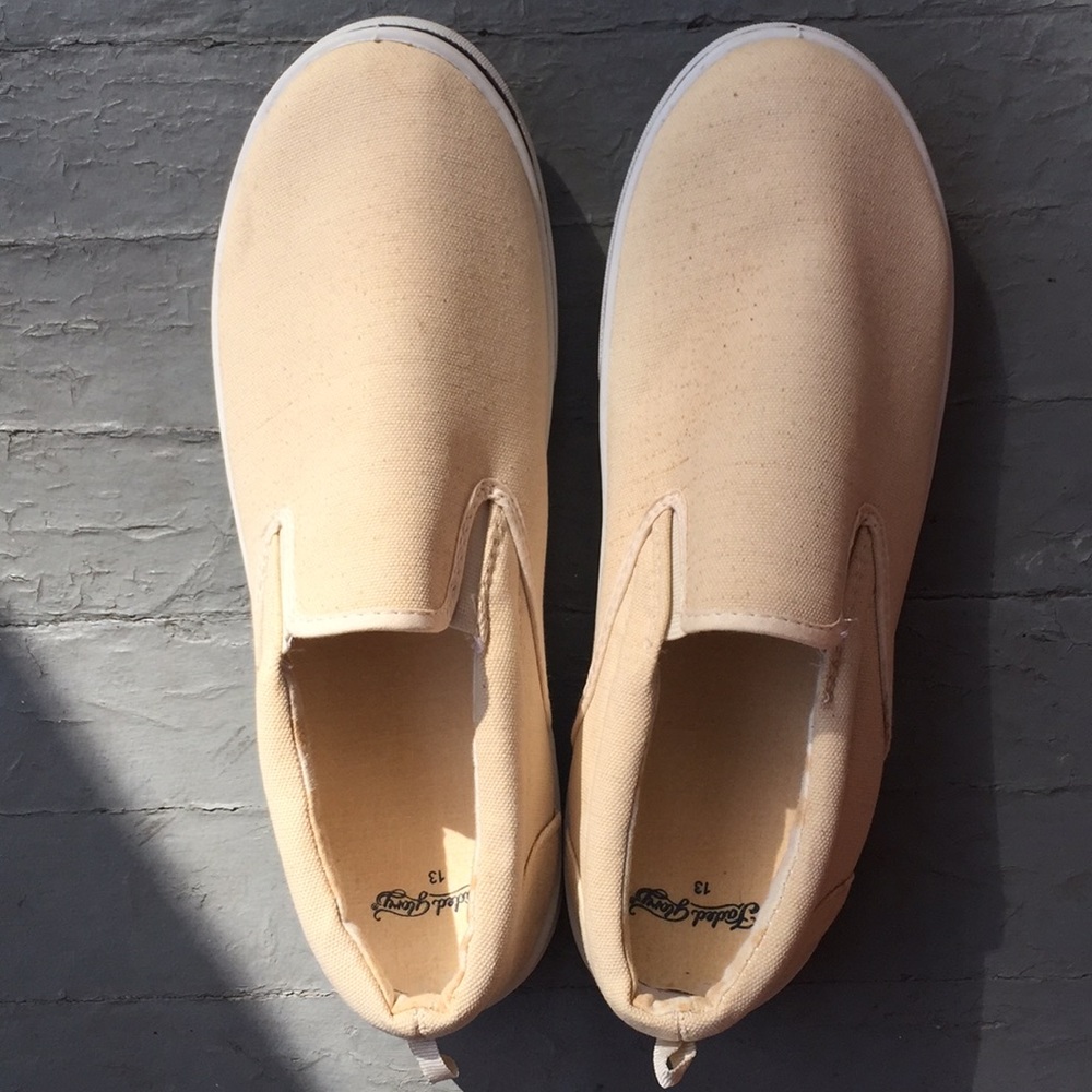 Faded glory deck tennis shoe